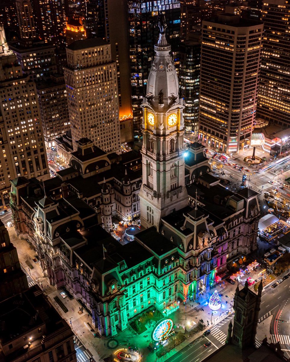 elevatedangles_'s tweet photo. Scenes from last night at Christmas Village in Philadelphia. https://t.co/crherFVqkp