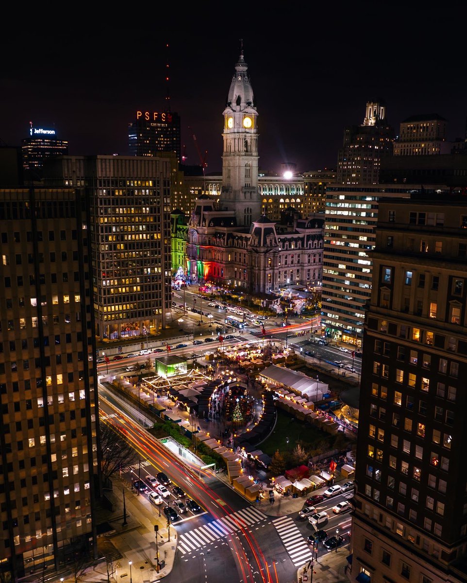 elevatedangles_'s tweet photo. Scenes from last night at Christmas Village in Philadelphia. https://t.co/crherFVqkp