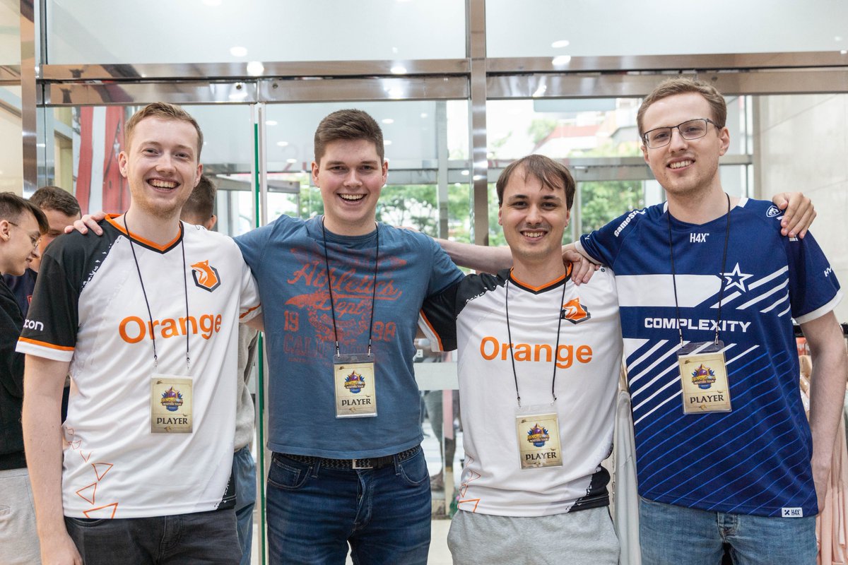 #ThrowbackThursday 📸

Memories of the #Hearthstone Masters in Seoul (2019)... 🇰🇷