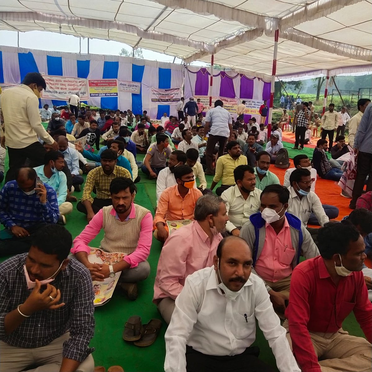 neminathbt's tweet photo. ಪುಂಖಾನುಪುಂಖವಾಗಿ ಒಂದೇ ವಿಷಯವನ್ನು ಚೂಯಿಂಗಮ್ ಎಳೆದಂತೆ ಎಳೆಯುವ ಎಲ್ಲ ಮಾಧ್ಯಮಗಳೂ  ಇಂದು ಉಸಿರು ಕಳೆದುಕೊಂಡಿವೆ... ಅತಿಥಿ ಉಪನ್ಯಾಸಕರ ನೋವನ್ನು ಪ್ರಕಟಿಸಲು ಹಿಂದೇಟು ಹಾಕುತ್ತಿವೆ... https://t.co/g7LcJRRJyj @annasahebsjolle @kud_vc @BelagaviKA @BenakeAnil @CMofKarnataka https://t.co/NtYUL3BarA