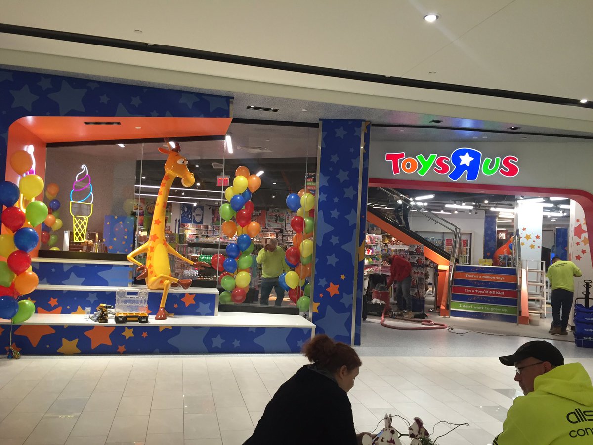 New Toys R Us at @AmericanDrreqm #malls #retaikers
