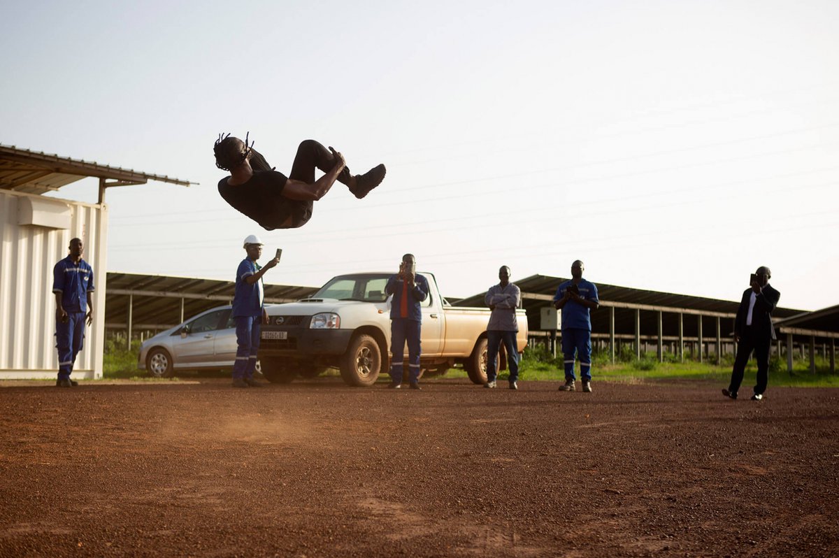 AFD_France's tweet photo. #AFD80 (1/8) Au #BurkinaFaso, #Metis vise à renforcer le #liensocial dans un contexte de développement urbain, via des spectacles de rue &amp; des formations à la danse: estime de soi, résilience &amp; inclusion, accès à l’#art &amp; la #culture...➡️https://t.co/HWyZr28d1k
@IFOuaga @SONABEL2 https://t.co/0JxEupLc4Z