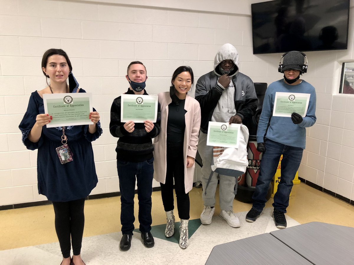 Congrats to my Groves seniors! All received an award at the Student Recognition Breakfast 💚 #TheGrovesWay <a href="/DrSmithGroves/">Dr.SmithGroves</a> <a href="/darinwilcox/">Darin Wilcox</a> <a href="/othamianBPS/">Othamian Peterson</a> @Embekka