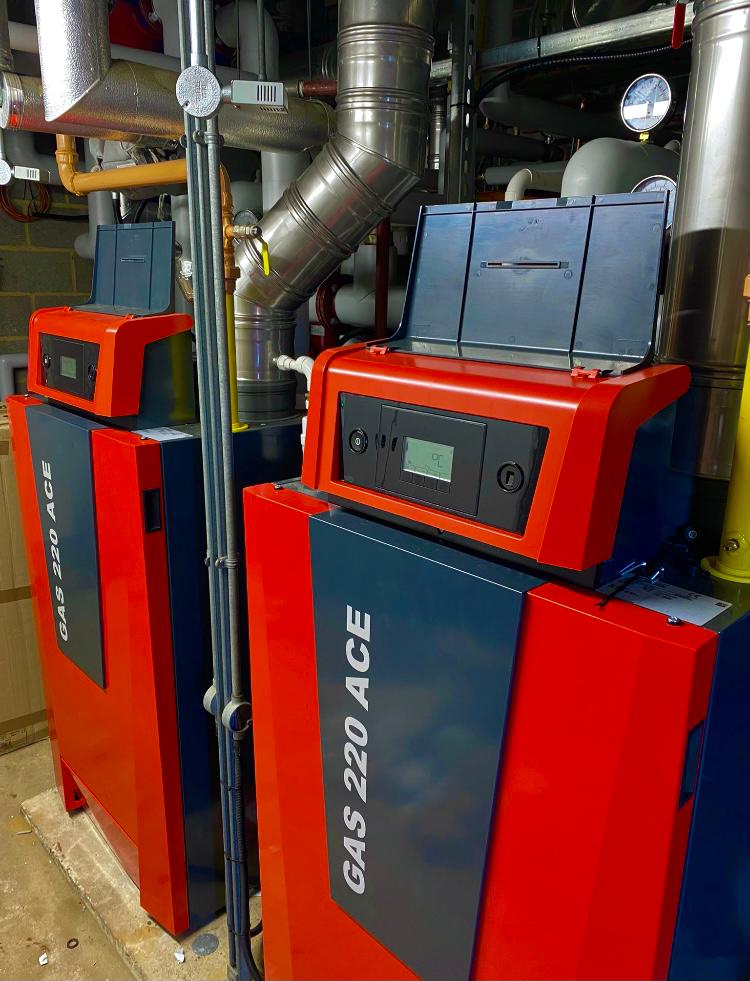 DecimoProject's tweet photo. 🔔Progress update!🔔

#teamdecimo is undertaking the complete replacement and upgrade of the existing heating plantroom within the main school building at John Hampden Grammar School. Check out the progress photos below!
#heatingsystem #mechanical #electrical  #education #school https://t.co/vbmgdlMDdw