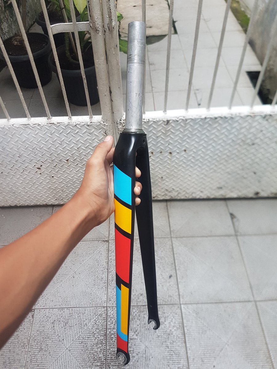 ErlanggaRheval's tweet photo. WTS! #fnfjb 

Fork Tsunami alloy
Panjang steertube 17cm
Kondisi : GOOD CONDITION 95%

Harga : 750.000
Lokasi : Jakarta Pusat https://t.co/Hkc9vaL55K
