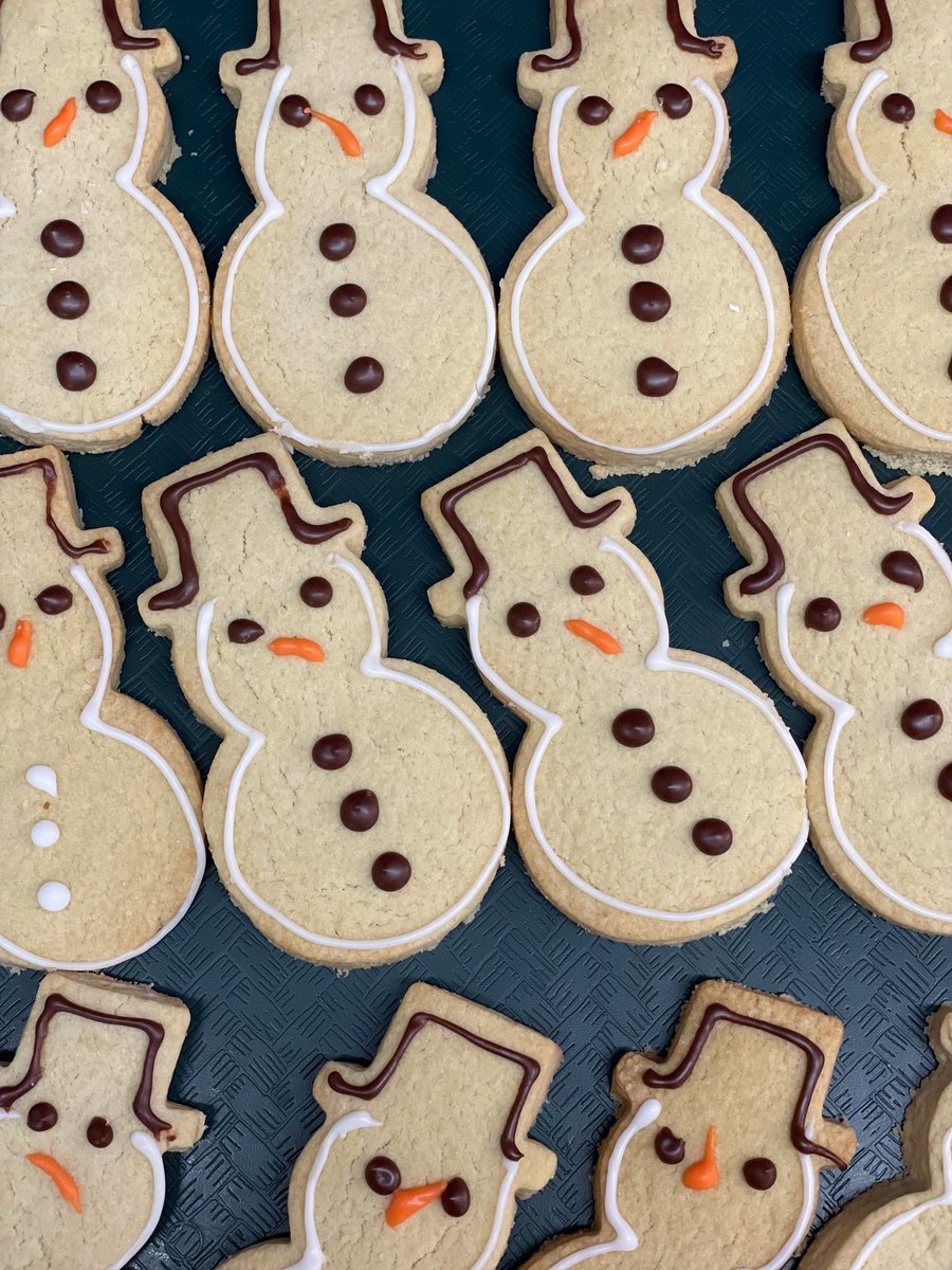 stafford_leys's tweet photo. It’s the EYFS and year 1 Christmas dinner today. We can’t wait!! 🎅 https://t.co/xZi8Xlv2cg