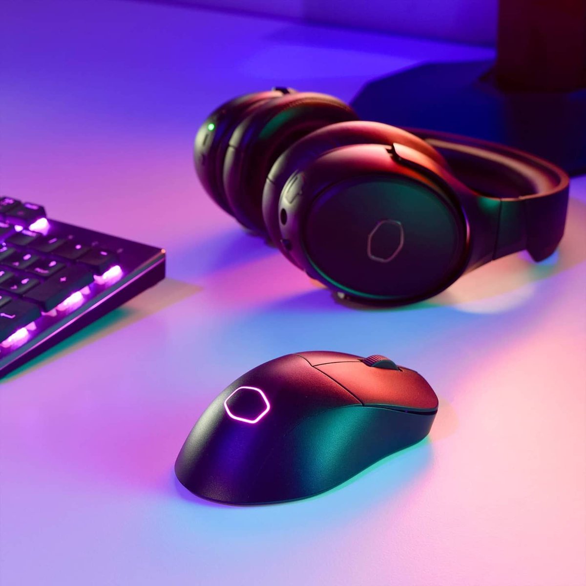 CoolerMasterGER's tweet photo. Mit wie viel DPI lässt du deinen Mauszeiger über den Bildschirm fliegen?
📷 MM731 & MH670
#CoolerMaster #MakeItYours #MM731 #MasterMouse #MH670 https://t.co/LfKSXkBhSO