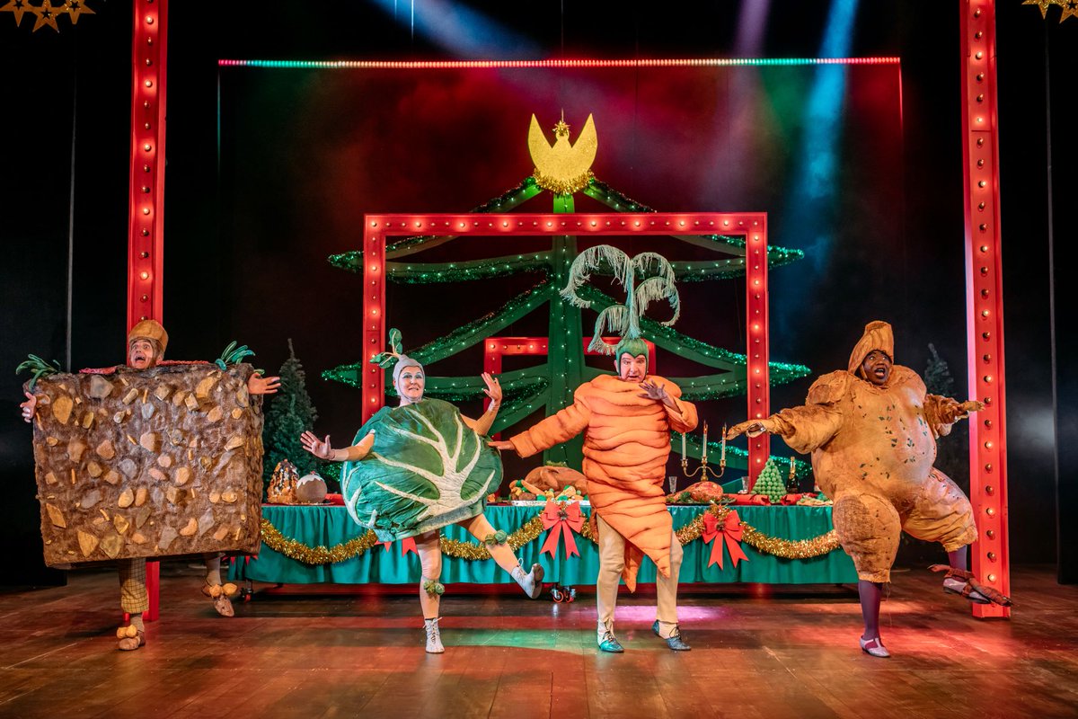 Looking for an Xmas show? Read our review of the Lyceum's very funny Christmas Dinner bit.ly/30lihBe and the fabulous The Nutcracker  bit.ly/3G6FMx2. 
Pic credit (Christmas Dinner): Mihaela Bodlovic <a href="/scottishballet/">Scottish Ballet</a>
@lyceumtheatre #ChristmasDinner #TheNutcracker