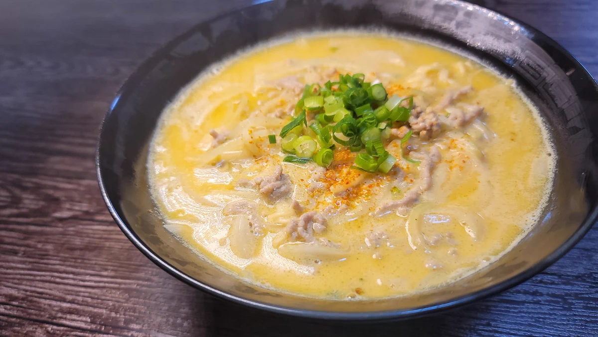料理研究家・リュウジさん考案！牛乳をたっぷり使用した「サッポロ一番牛乳カレーみそらーめん」のレシピが話題に！