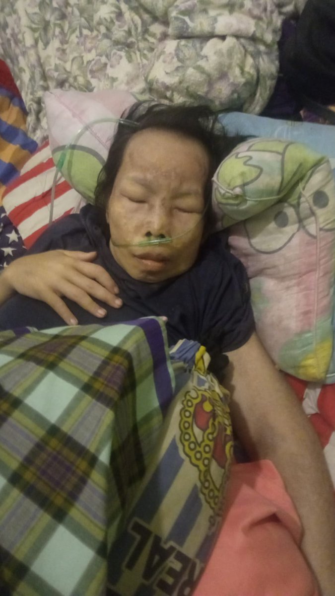 Twitter please do your magig...perkenalkan beliau janda dua anak,anak pertama meninggal dan anak keduanya saat ini tdk bekerja krn pandemi dan hrus mengurus ibunya yang sakit komplikasi,mereka ngontrak di Cipete.Kondisi sang ibu saat ini dirawat di RSUP Fatmawati menggunakan BPJS