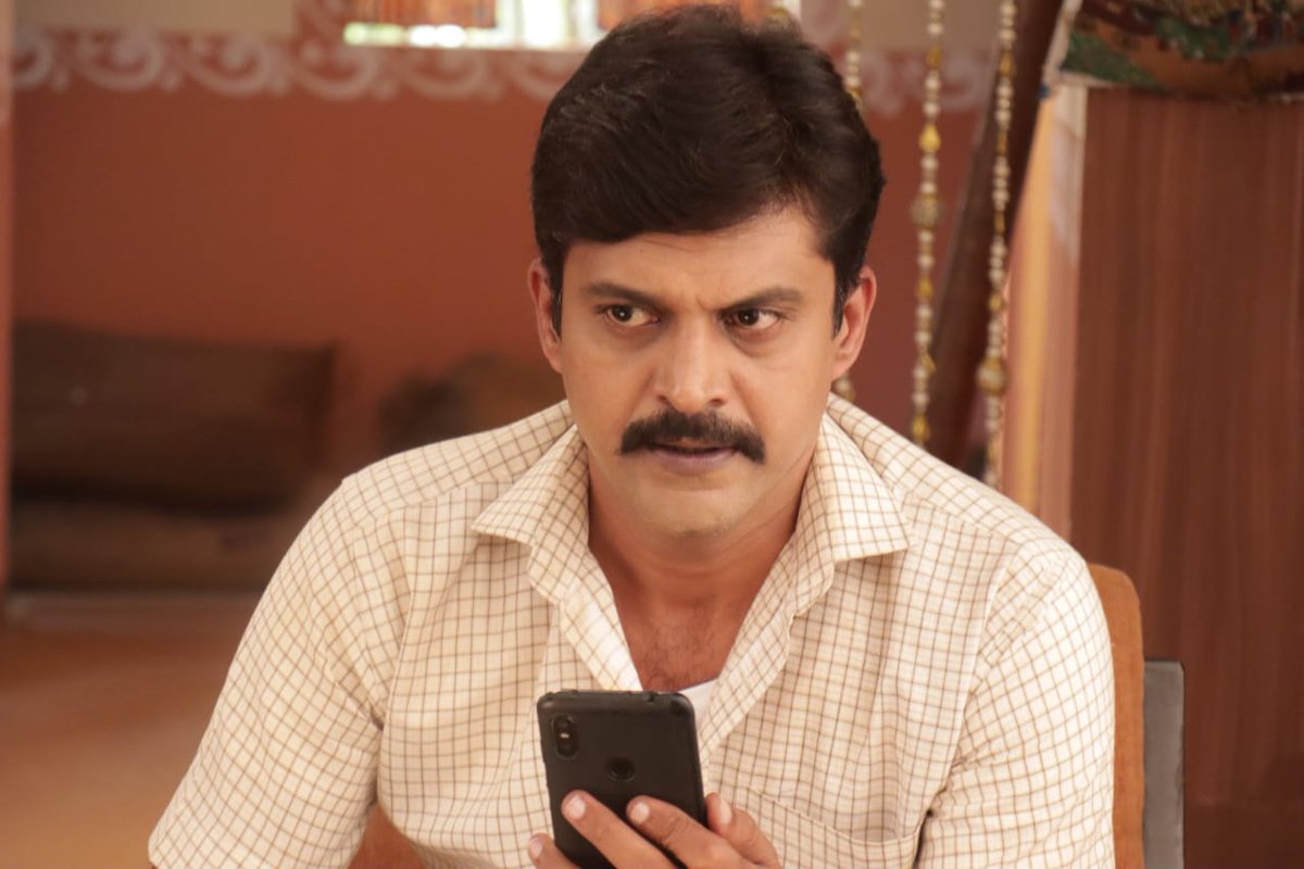 VoraPratish's tweet photo. Working still.. thinking 🤔 dialog kya tha re🥺 https://t.co/9tuBAds4EY