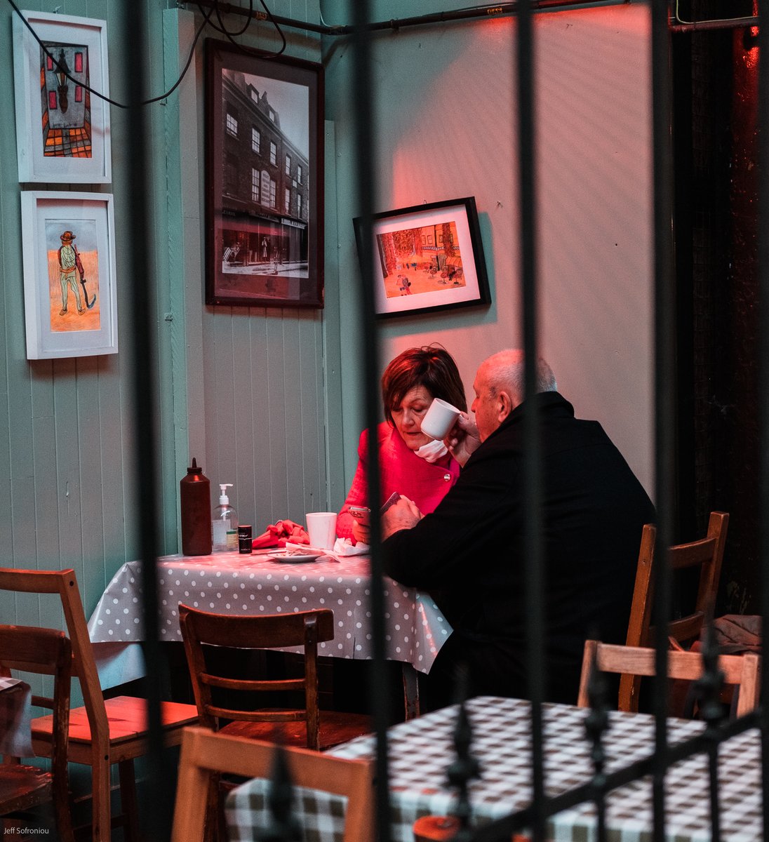 jeff_sof's tweet photo. #lifebehindbars #londonlife #boroughmarket #teadrinker #marriedlife #thecafe https://t.co/igqY0Dh63r
