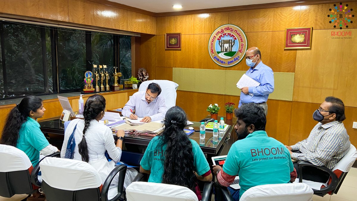BhoomiFoundatio's tweet photo. "Be the top notch of whatever you do"-lesson we learned frm our true hero @tsrtcmdoffice#Sajjanarsir. We r delighted nt only meet this man of action bt also stunned to see his Simplicity.With ur support Bhoomi along with TSRTC will strive to make our BusStops cleaner @EDEnggTSRTC https://t.co/oEQZP3zUQS