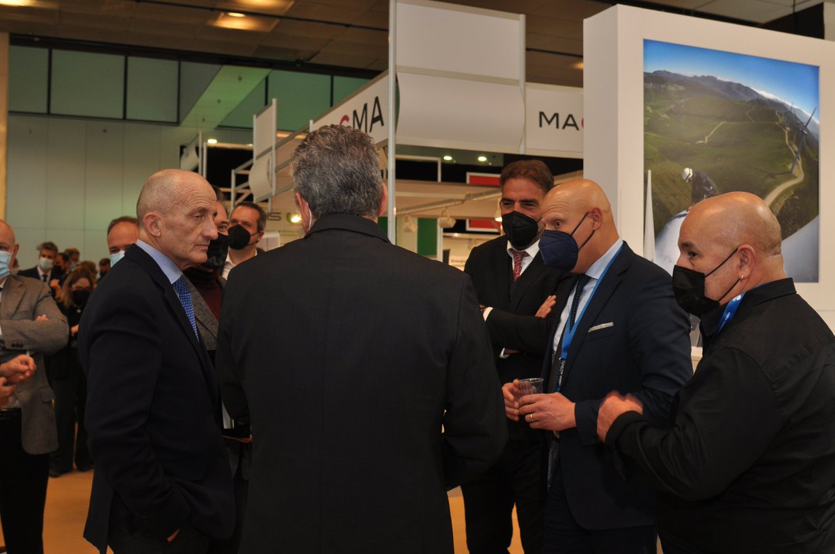 altiurformacion's tweet photo. Nuestro CEO, José Alfonso Agulla, ayer recibió a la comitiva de autoridades en nuestro stand de la Feria #Expofimer. Entre las autoridades, figuraba el director general de Energías y Minas de Aragón, Sergio Breto; Muchas gracias por la visita. https://t.co/pMHVYKkDw1