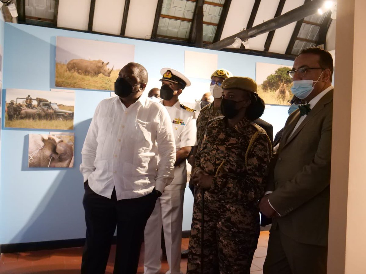 KWSKenya's tweet photo. The president commenced the celebrations by officially unveiling the 75th Anniversary monument at the main gate and tour of the newly established Nairobi National Park Photo Gallery  

#NairobiParkAt75 #ZuruNairobiPark #ZuruNaKWS https://t.co/Hz9sI5lUKM