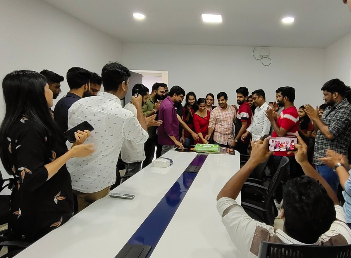 ItFutsal's tweet photo. IT Futsal Challenge Season 5 by @Bridge_Tweed success celebration🎉! It’s an occasion of great pride and pleasure that definitely calls for a cake🥮. Congrats to Team #Futsal and all #Bridgys.

#ITFutsalChallenge #celebration #futsal #futsalmatch #football #BridgeGlobal https://t.co/XSM600oeSA