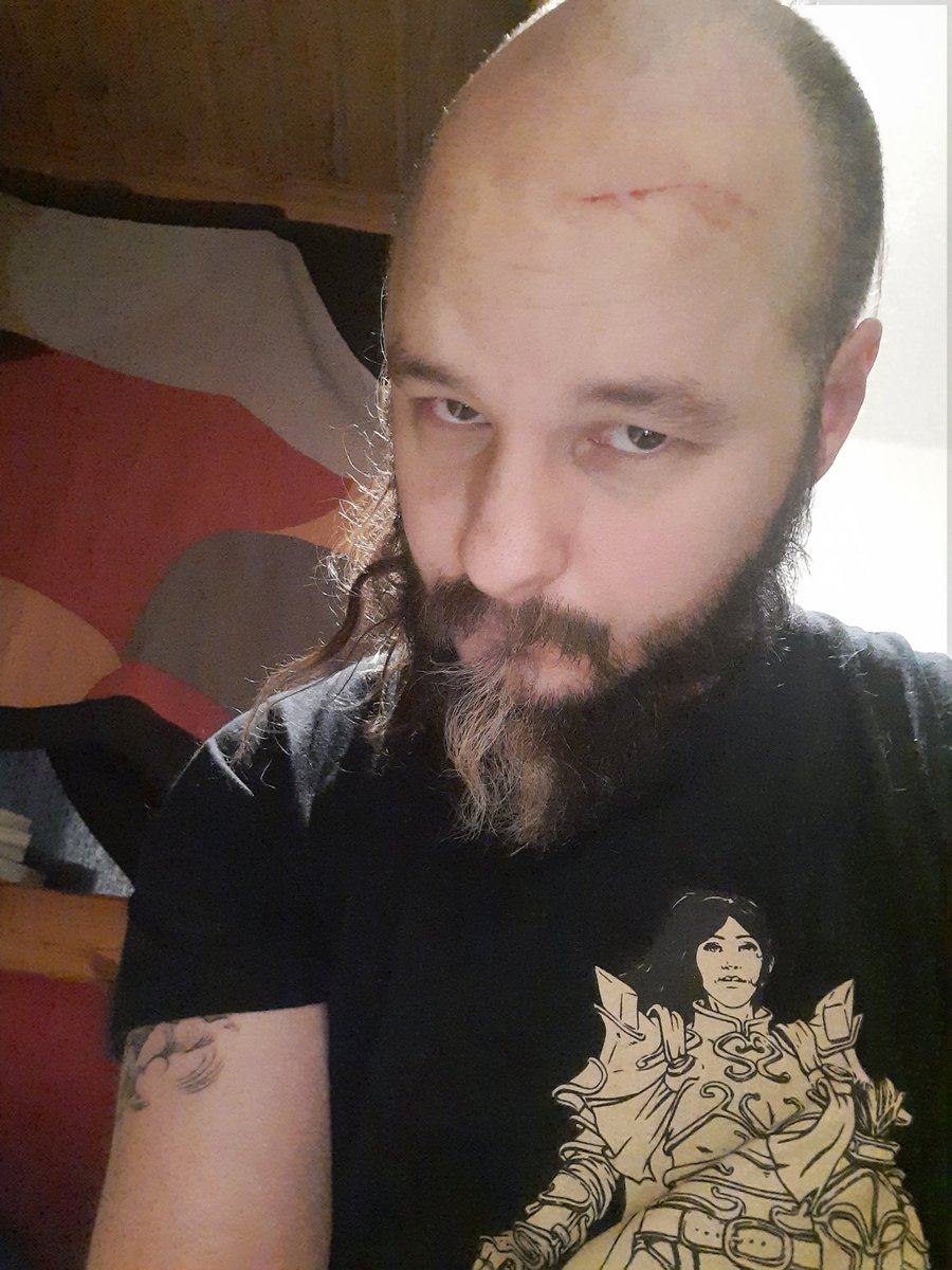 BavarStories's tweet image. Les chats : Vazy tu dors trop p'tit bâtard on veut des croquettes nous.
Bavar : Encore cinq minutes...
Les chats : GRIFFES DANS TA FACE 'CULÉ ET MAINTENANT LES CROQUETTES !!