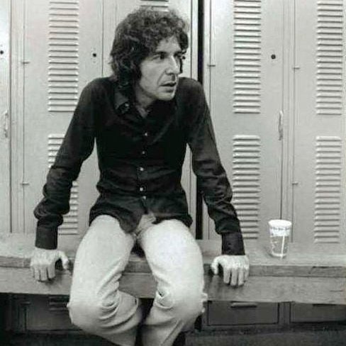 TheDailyLeonard's tweet photo. 🗣️

It was dangerous to accept a potato chip at a cocktail party [in 60s New York]. I speak literally. It could be sprinkled with acid. I went to somebody’s room who was having a cocktail party, had a few chips, and 4 days later was still trying to find my room. 

#LeonardCohen https://t.co/lFXUTzVkNQ
