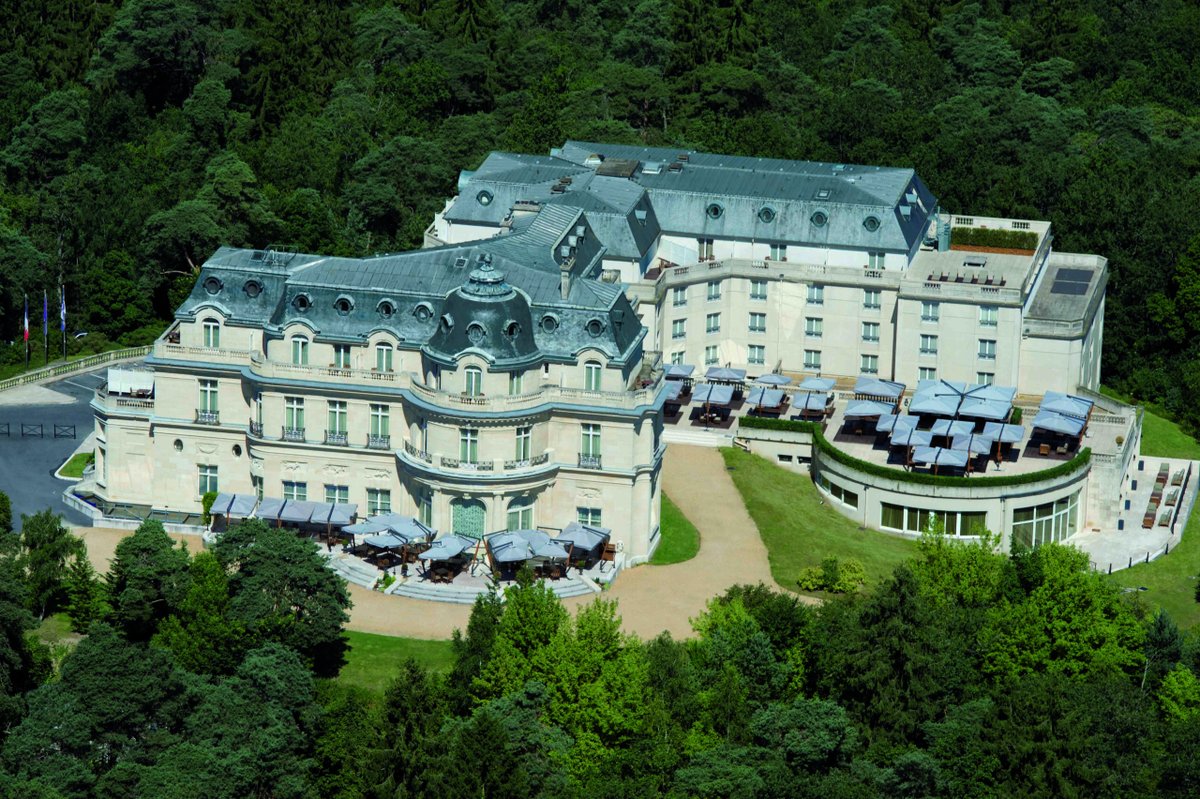 B_Event3's tweet photo. Le Tiara Château Hôtel Mont Royal Chantilly jouit d’une accessibilité idéale. Un cadre verdoyant propice à la sérénité mais aussi un lieu très spacieux où vous réunir en toute sécurité. Une visite s’impose.
➡️ https://t.co/RXk5cSxtlG https://t.co/rwxlNrSoVV
