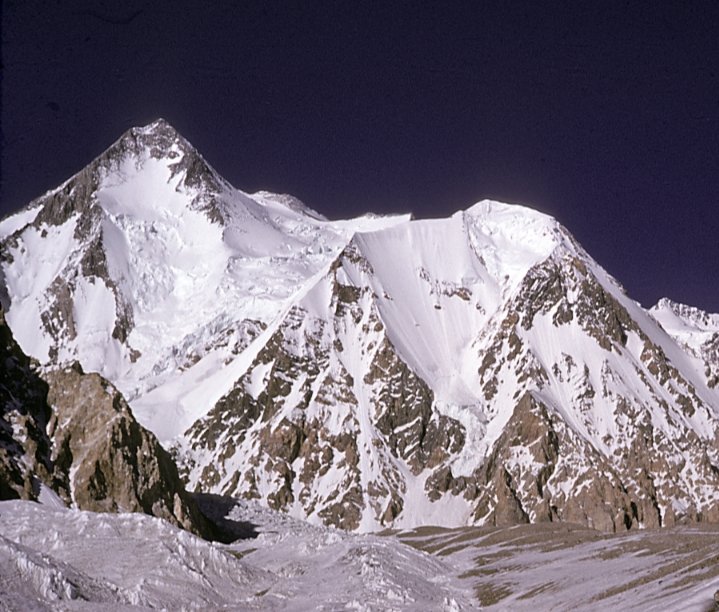 Advpakistan1's tweet photo. Gasherbrum I
#GasherbrumI surveyed as #K5 (meaning the 5th #peak of the #Karakoram) and also known as #HiddenPeak, is the 11th #highest #mountain in the #world at 8,080 m (26,510 ft) above #sealevel. It is #located in #Shigar District in the #GilgitBaltistan region of #Pakistan. https://t.co/LSj3yEFlQT