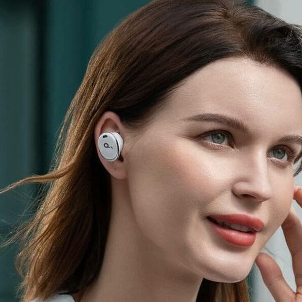 SoundcoreID's tweet image. Enaknya sore-sore gini denger lagu nih guys dari Soundcore Liberty 3 Pro!

TWS ini bikin mood mimin selalu happy dan tentunya juga sebagai penambah energi untuk menjalani hari!

#soundcoreindonesia #soundcore #liberty3pro #soundcorebyanker #twsoriginal #tws #audio