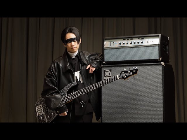 Ampeg_jp's tweet photo. \SVTのロッカースイッチはこう使え☝️/
MOMIKENさん(@MOMIKENSPYAIR)の「Ampegな理由」では、SVTのパネル上部に付いている黒いアレ(ロッカースイッチ)の使い方がよくわかります。
👉https://t.co/IJBO2OXT0r
#Ampeg #50thSVT #ウルトラローとかMIDRANGEとか
#SPYAIR #全国ツアー中 https://t.co/lVaIAPKL9x