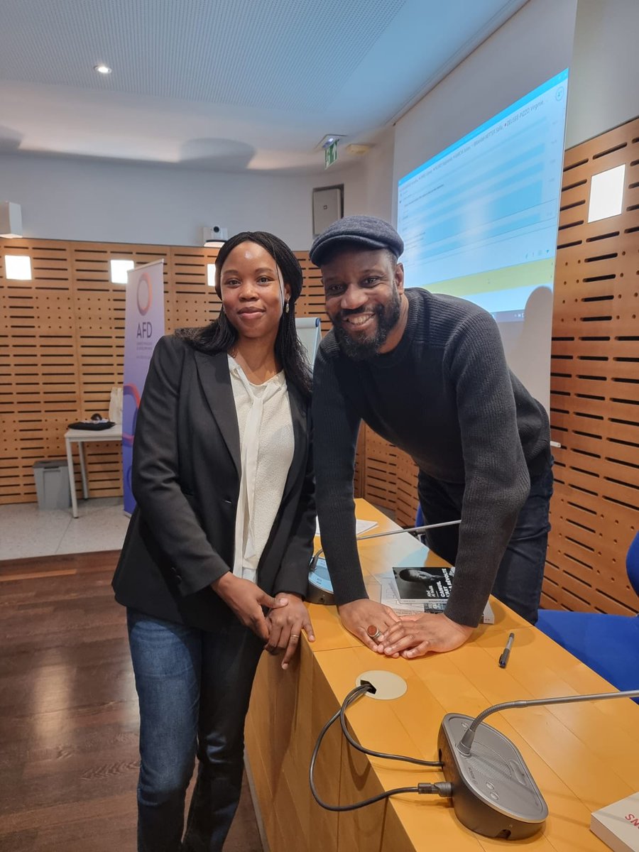SEdyner's tweet photo. Merci #AbdalMalik pour ce moment inspirant. Merci de nous bousculer. Je retiens notamment "le faire ensemble" auquel tu invites. Merci également à "la cerise sur le chapeau": la présence surprise d'Alain Mabanckou. #Kult4D #JIM #80ans https://t.co/fo04wuvcdu