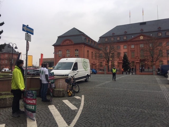 BUNDmainz's tweet image. #Klimaschutz muss #kommunale #Pflichtaufgabe werden! @pff_mainz und viele andere Organisationen haben gestern diese Forderung in einem offenen Brief an #MaluDreyer übergeben. Unterstützt die Forderung, unterschreibt die Petition: change.org/p/malu-dreyer-…