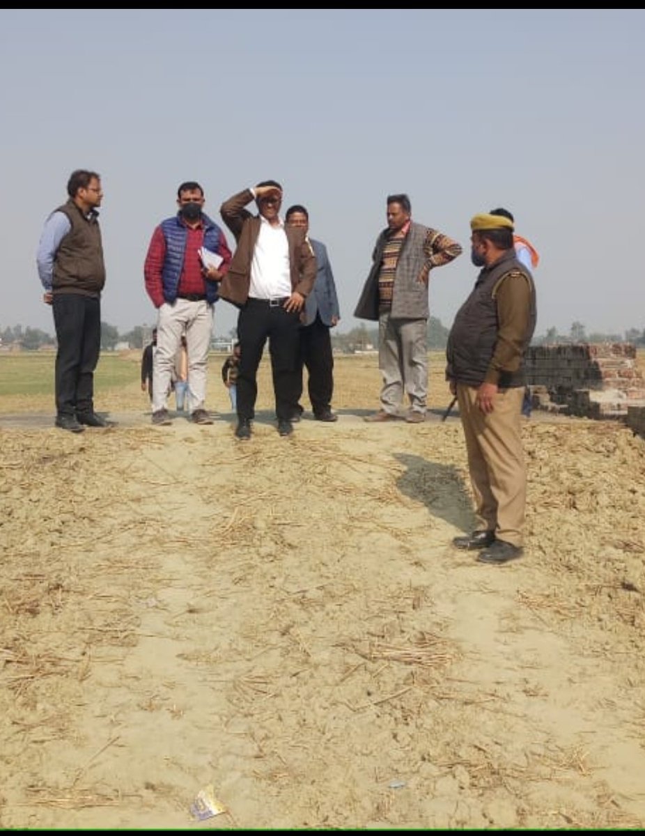 Cdosid1's tweet photo. वि.ख.नौगढ़ के ग्राम बसौनी में मिट्टी पटाई कार्य का औचक निरीक्षण किया गया। रिर्पोट में परियोजना पर 140 श्रमिक नियोजित किये गये है,परन्तु निरीक्षण के समय कोई श्रमिक नही पाया गया,कार्यस्थल पर सीआईबी नही था इसके लिए उत्तरदायी के विरूद्ध कार्यवाही के निर्देश दिए गए l @dmsid1 @diosdr1 https://t.co/uST4bKx4TO