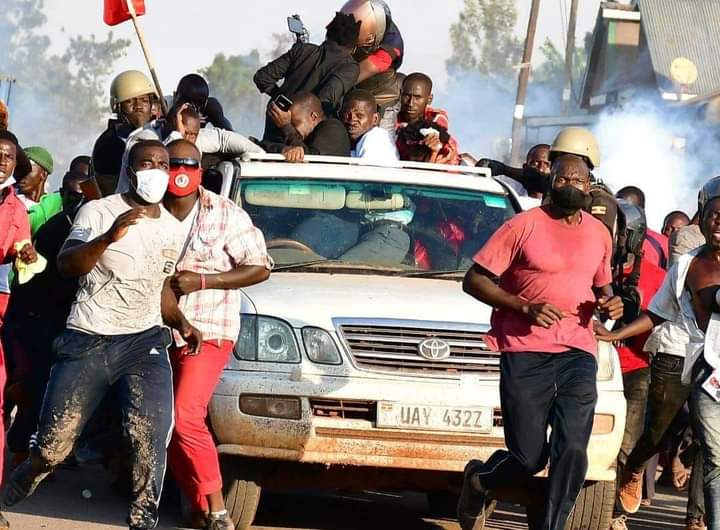 LiamMande's tweet image. They were 27 of them when they declared a war against their former boss (Obote). Even the war was not called for, what about us who are being slaughtered in the broad daylight? Isn't that enough justification to resist the injustices? Why don't you command us brother?