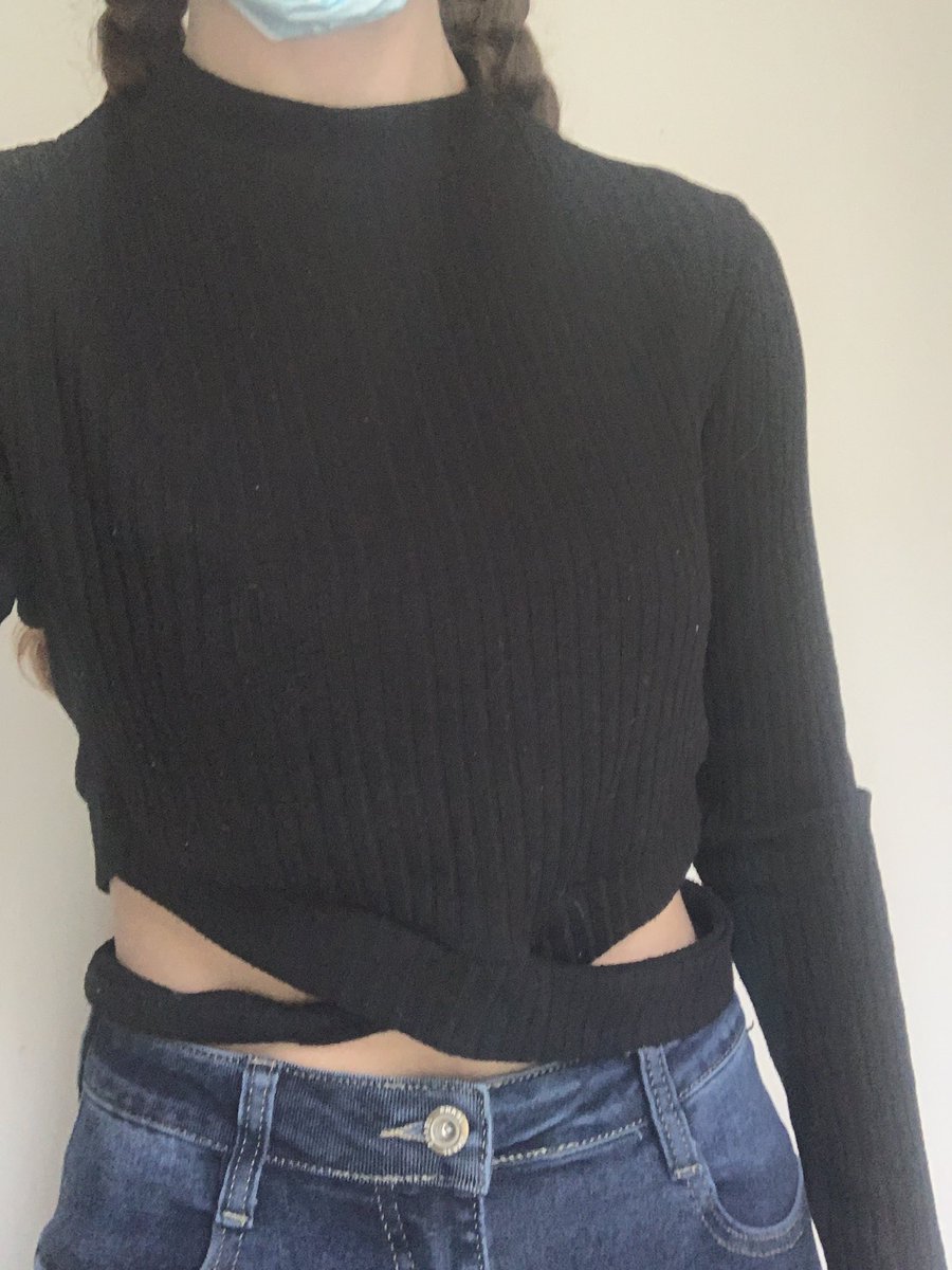 Meynanka's tweet photo. Si vous pouvez RT svp.. je viens littéralement de me faire renvoyer de mon “lycée” car je portais ce pull. Étant alternante et âgée de 21ans j’ai été humiliée par des assistantes d’éducation qui m’ont traité de “gamines” car je leur ai demandé - https://t.co/61nU7pvZ4u