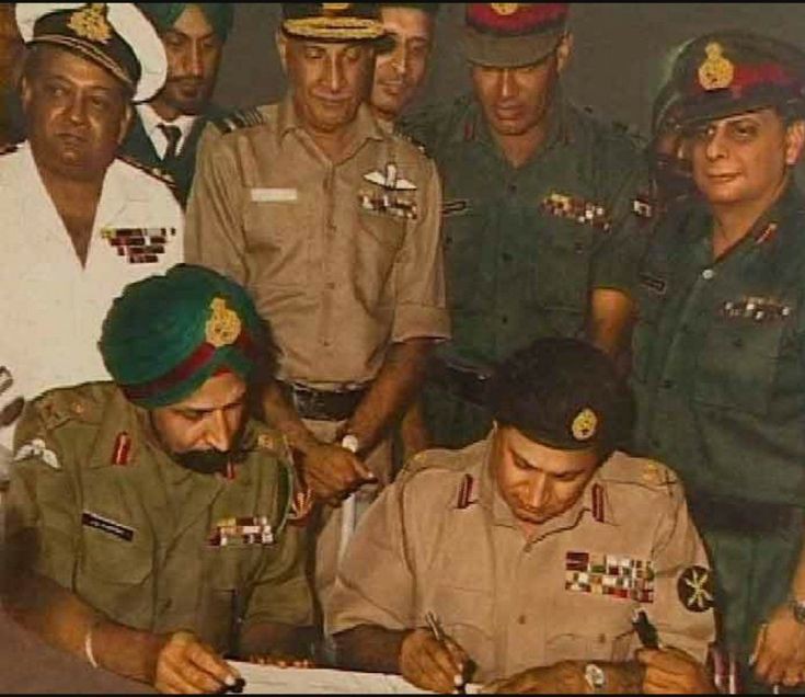 कुछ ऐसे लोग है, जिनका ना हम नाम जानते है, ना उन्हें पहचानते हैं, ये मुट्ठी भर लोग अपनी पूरी ज़िन्दगी अपने वतन के नाम कर देते हैं,ये जानते हुए की इस सफर के अंत में ना उन्हें कभी नाम मिलेगा और ना सम्मान । इस विजय दिवस के उत्सव पर। उन्ही शूरवीर हिन्दुस्तानियों को सलाम करती है ।<a href="/PMO/">pmo</a>
