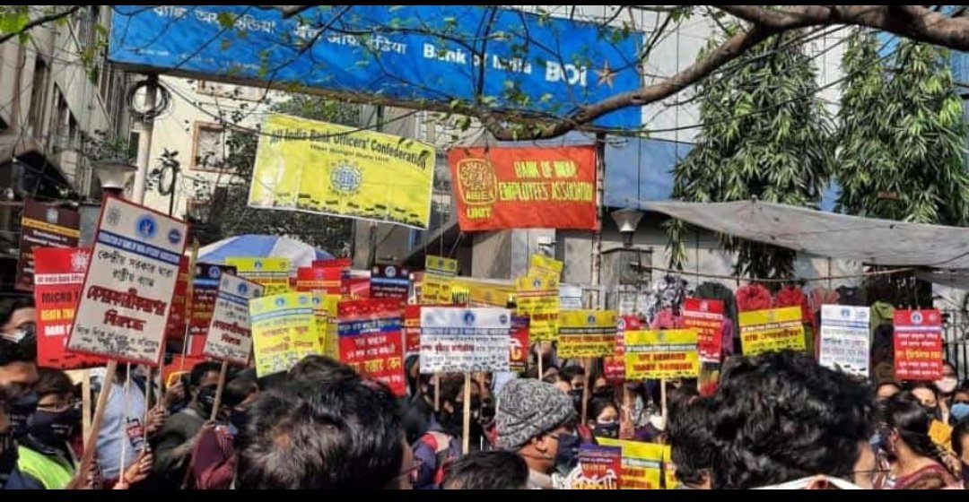 iSuKu_paul's tweet photo. Abhi to ye angdai he
Aage aur ladai he

#1st day of strike
#BankBachao_DeshBachao
#WeOpposePrivatization 
#StrikeForPublic 
@DFS_India @PMOIndia @UFBUIndia @sanjaybpi @ChVenkatachalam @TOIIndiaNews @MamataOfficial @kanhaiyakumar https://t.co/SZbXBM5jGy