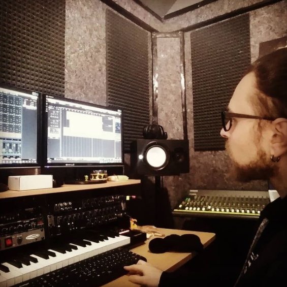 ▶️FOCUSED!▶️
#vastorecords #producerlife #composition #recsession #newassets #music #workinprogress