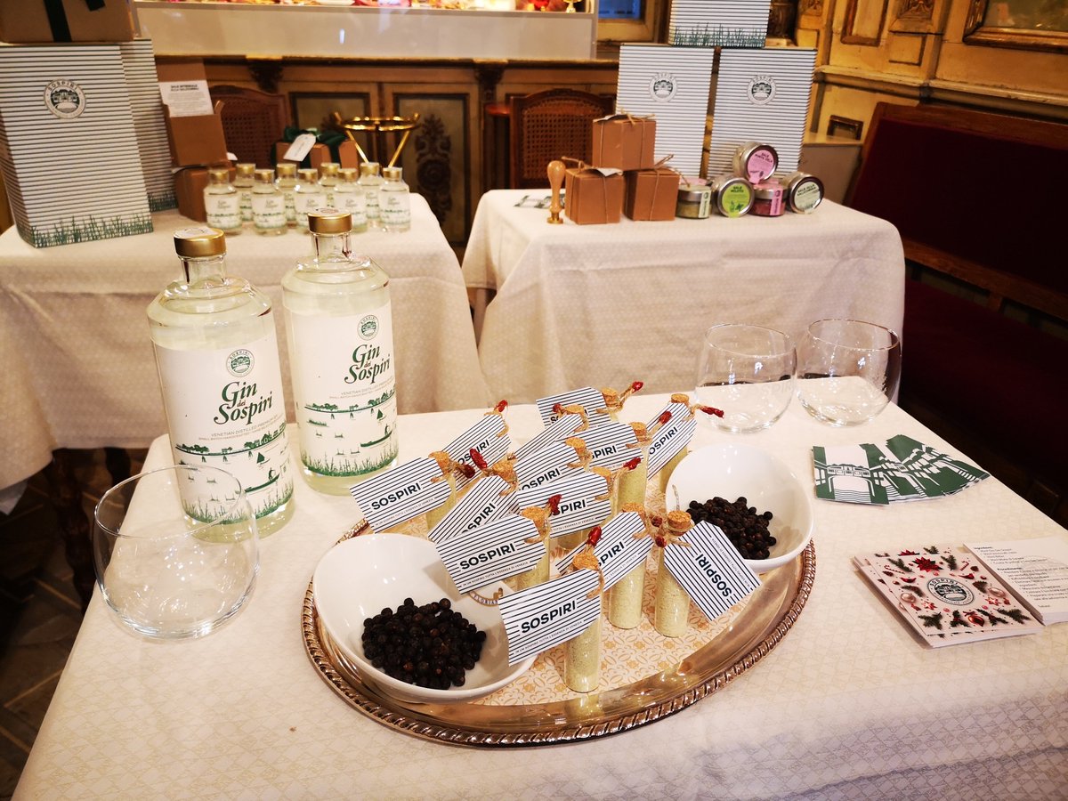 monicacesarato's tweet photo. Day 3 #VeniceCocktailWeek - about yesterday
1- Masterclass at Caffe Florian for Sospiri Botaniche Veneziane Gin
2- Masterclass at @CaffeQuadri for @TheGlenlivet
Am I loving it?
#VCW #VCW21 #VeniceCocktailWeekmarathon #2nightvenezia #veniceblog #veniceblogger #Venice https://t.co/X0ve3NkTiE