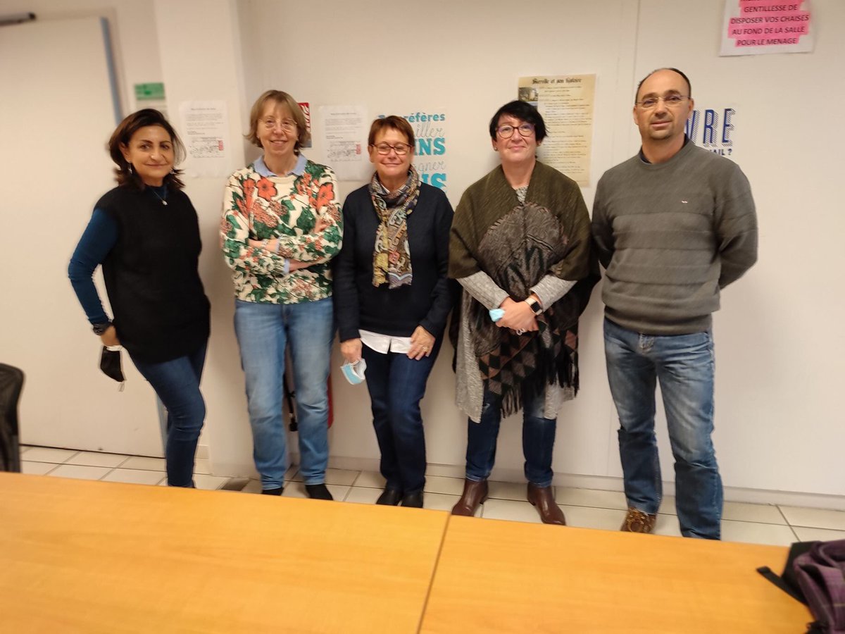 FepCfdtCA's tweet photo. Marie T. Debatisse et Valérie Ginet sur Reims pour accompagner la commission exécutive de la FEP-CFDT Champagne-Ardenne. Objectif fixé atteint ! https://t.co/Bh5HDbWBZB