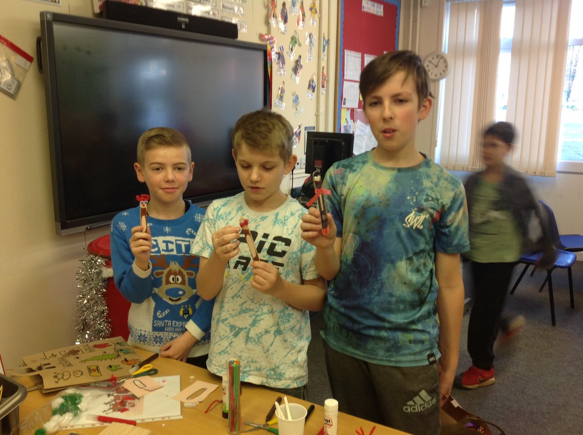 caythorpeclass5's tweet photo. Christmas craft morning in Hogwarts. https://t.co/O7yBmKmcXl