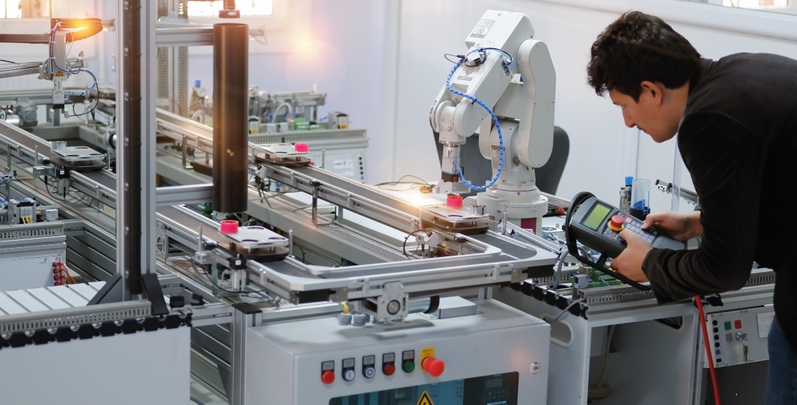 Recruter dans un secteur très concurrentiel nécessite plus que jamais des moyens sur-mesure pour aider l’employeur dans ses recrutements. Exemple d'une coopération réussie entre l'entreprise Eyco et l'agence Pôle emploi Aix Vallée de l'Arc ➡️pole-emploi.org/regions/proven… #industrie