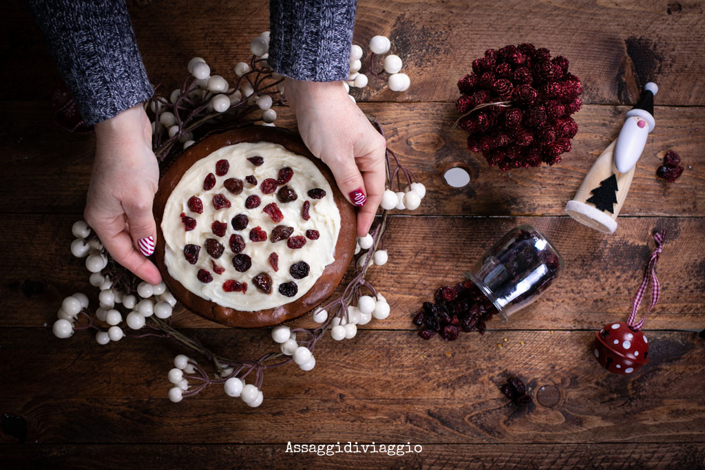 Assaggidiviaggi's tweet photo. I #panettoni artigianali sono sempre più diffusi e l'aumento spropositato dei prezzi sta a dimostrarlo.😅
Noi abbiamo rifatto il #panettone sottobosco di De Riso, uno di quelli che ci sono piaciuti di più. 😋
La #ricetta la trovate qui: https://t.co/3z878i8e3a
#deriso #salderiso https://t.co/3lNrbYj8E6