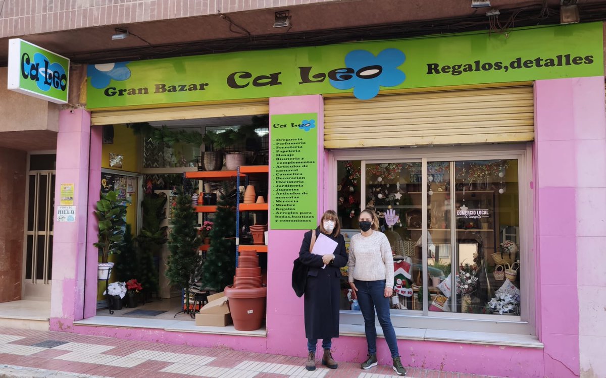 ElCampelloAyto's tweet photo. #ComerciosContraLaViolenciaDeGenero
💁‍♀‍🙋#Mujer e #Igualdad de @MerceMepafer  agradece al bazar #CaLeo, sito en  C/ Metre, 10 su implicación en la lucha contra la violencia de género.
👩Mujer, ojalá no lo necesites, pero si lo haces, aquí te ayudarán. https://t.co/w91F1jxhVN