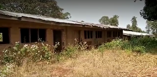 ilariallegro's tweet photo. #Cameroon: new @hrw report on attacks on education by armed separatists in NW/SW regions. 

https://t.co/eAZaCXLuOs

Below, the abandoned Gvt High School, Akeh, NW. It was a place 4students from remote areas 2learn. Due 2separatists’ threats, the school has been shut since 2018 https://t.co/T7fJ7wnfkr