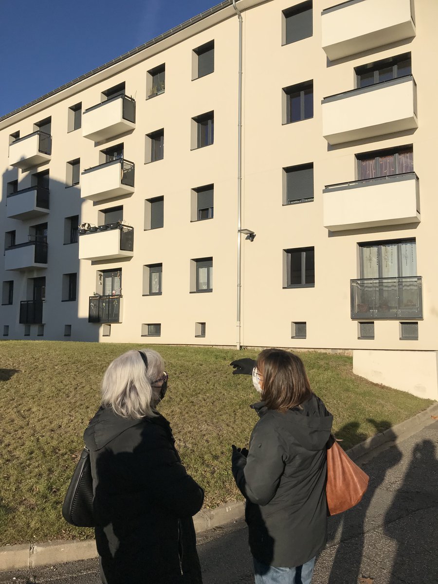 Ophis63's tweet photo. Nouvelle visite de terrain par @MaltraitAnneM63      Présidente OPHIS et ERIC DOURLEN, Directeur général par intérim sur le #territoire de #Riom. Une fois encore de belles rencontres avec des collaborateurs engagés au service des locataires. https://t.co/FQu30MNGZN
