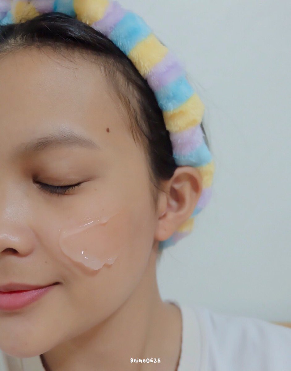 9nine0625's tweet photo. อย่างที่เคยบอกไปว่าช่วงนี้บ้า Sleeping Mask มากกก🥰 ล่าสุดก็ลองมาส์กมะลิตามรีวิวในทวิตเตอร์ คือดีเลยยย เนื้อมาส์กเป็นเจลลี่ดึ๋งๆ สีใส กลิ่นหอมมะลิ ใช้แล้วชุ่มชื้นสุดดดด แล้วซึมโคตรไว ชอบบบ💕

#Geminineรีวิว #มาส์กมะลิ #maliijellymask #มะลิเจลลี่มาส์ก @maliithailand https://t.co/nxBNDUwK6q