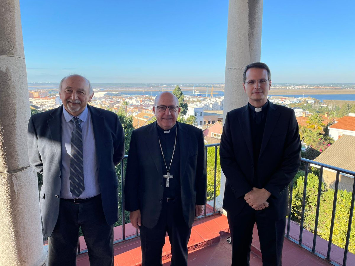 EC_Andalucia's tweet photo. 📸 Hoy D. Don Santiago Gómez Sierra, Obispo de #Huelva @DiocesisHuelva y Delegado de Enseñanza de la Asamblea de Obispos del Sur, ha recibido a nuestro presidente, @MiguelCanino, y a nuestro secretario general, @RafaGarciaP1.
🤗 ¡Gracias por su interés y hospitalidad! https://t.co/RyZ4iJcOHl