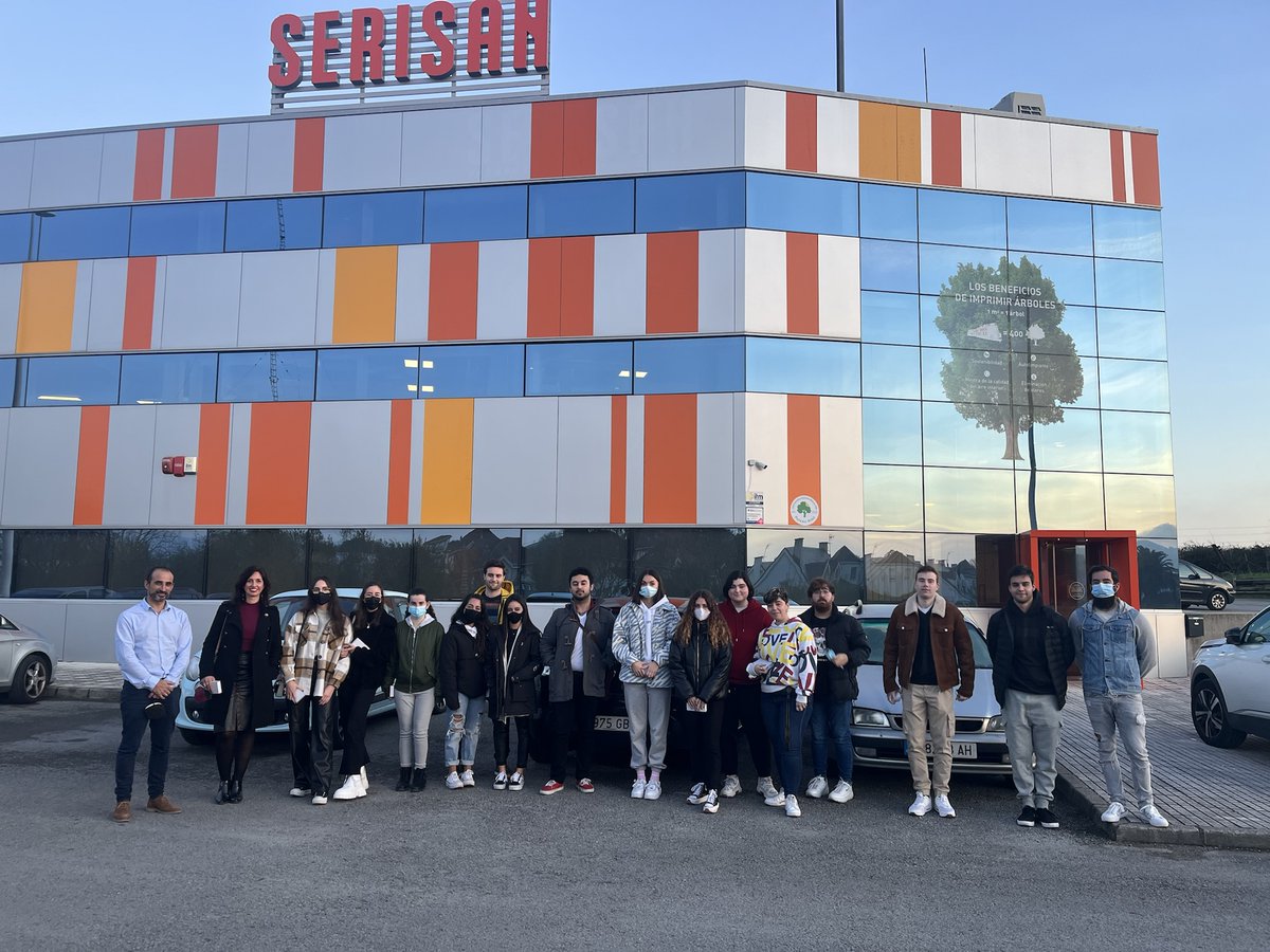 serisanCG's tweet photo. Ayer nos visitaron los Alumnos de 4º curso del Grado de Diseño Gráfico de @Canal_CESINE  con su profesora @laurasalesa  al frente. https://t.co/Ol2ehzPZMx