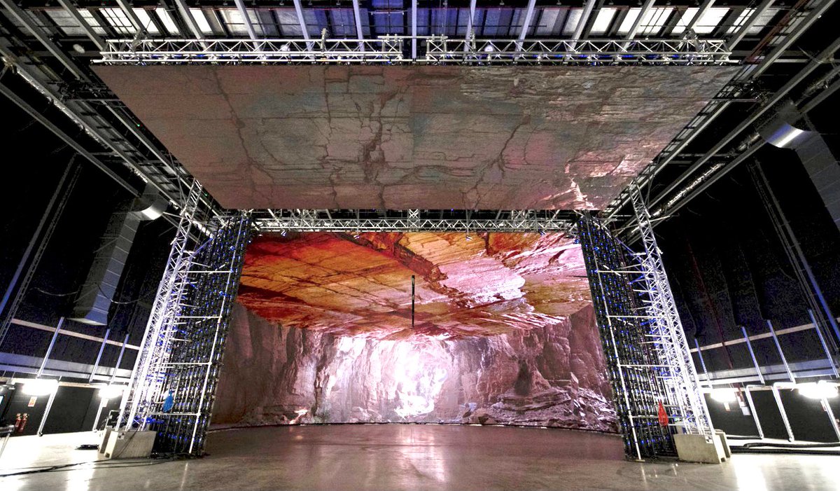 jasonkilar's tweet photo. When it comes to storytelling, leaning into the future is a ton of fun. One example is this massive virtual production stage we created earlier this yr at @WBSLeavesden lot outside London. Game of Thrones: House of the Dragon currently uses this amazing tech. A game changer. 🎬 https://t.co/6A0S27JV3O