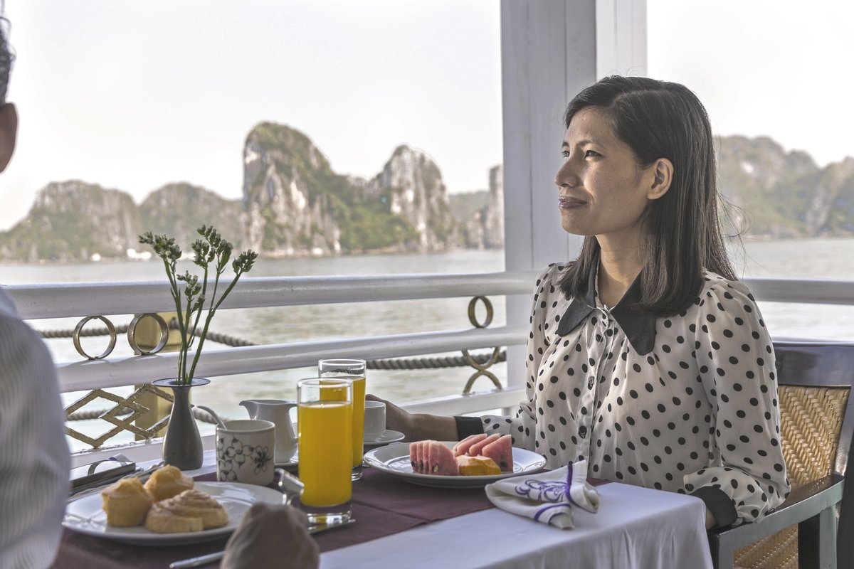 HeritageLine's tweet photo. Halong Bay Cruise
Day 3 of 3

Start the day off with Tai Chi. At Ti Top Island, go for a refreshing swim or climb up for stunning views.

After breakfast is served, savour your final moments in Halong Bay as we head back to the pier.

Full itinerary:
https://t.co/HUWnigir7v https://t.co/VvDCbbbZLX