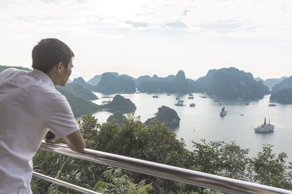 HeritageLine's tweet photo. Halong Bay Cruise
Day 3 of 3

Start the day off with Tai Chi. At Ti Top Island, go for a refreshing swim or climb up for stunning views.

After breakfast is served, savour your final moments in Halong Bay as we head back to the pier.

Full itinerary:
https://t.co/HUWnigir7v https://t.co/VvDCbbbZLX