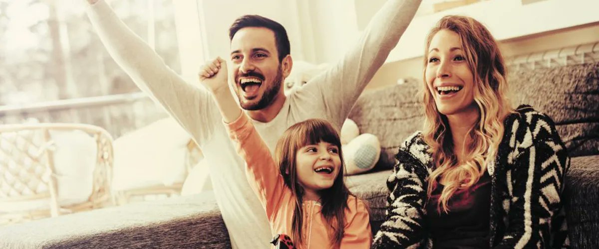 produnet974's tweet photo. Votre #enfant vs a fait sa liste de Noël et demande des #jeuxvideo comme cadeau? Lesquels choisir? Quels sont les jeux à partager en famille? 
Retrouvez la liste de jeux conseillée par les parents ici 👇
https://t.co/MEIG8Glia3
#PromeneursduNet #Parents @pedagojeux_fr https://t.co/7m7itI83tc