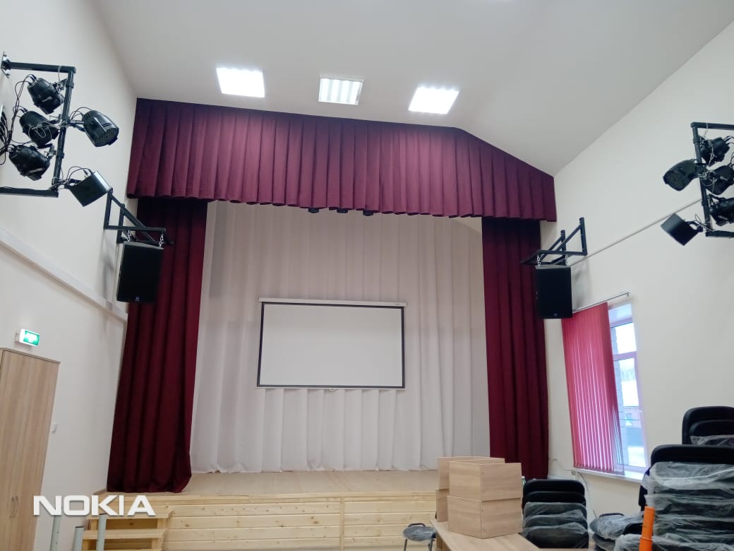 Смонтирована одежда сцены в зрительном зале Дмитревопомряскинского СДК.